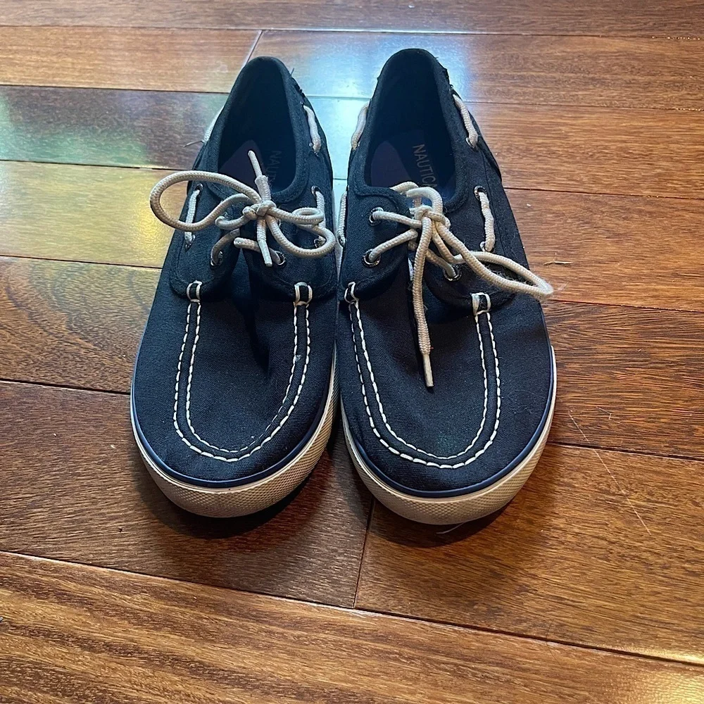 Nautica Boat Shoes Size 5